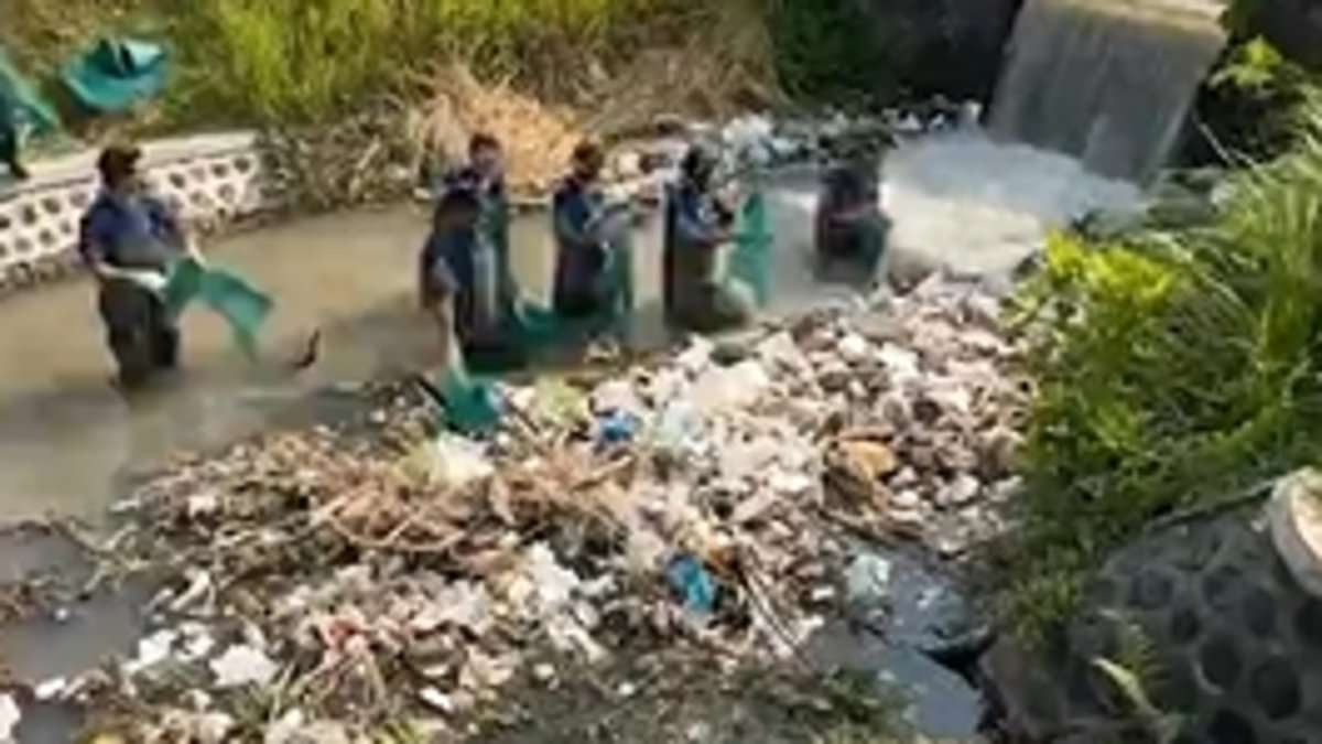 Bin-credible! Spellbinding timelapse video of trash-filled rivers in Indonesia being cleaned up by charity workers goes viral
