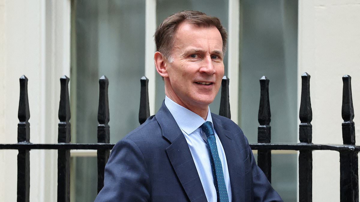 The UK economy is on the way to recovery amid falling inflation, Jeremy Hunt claims as the IMF says growth is being powered by a rising population rather than economic dynamism