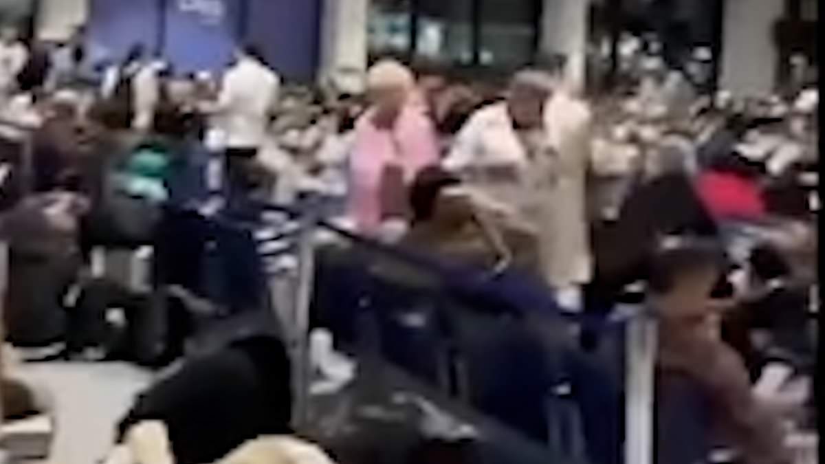 Dubai airport pleads with travellers 'Don't come!' with chaotic floods
