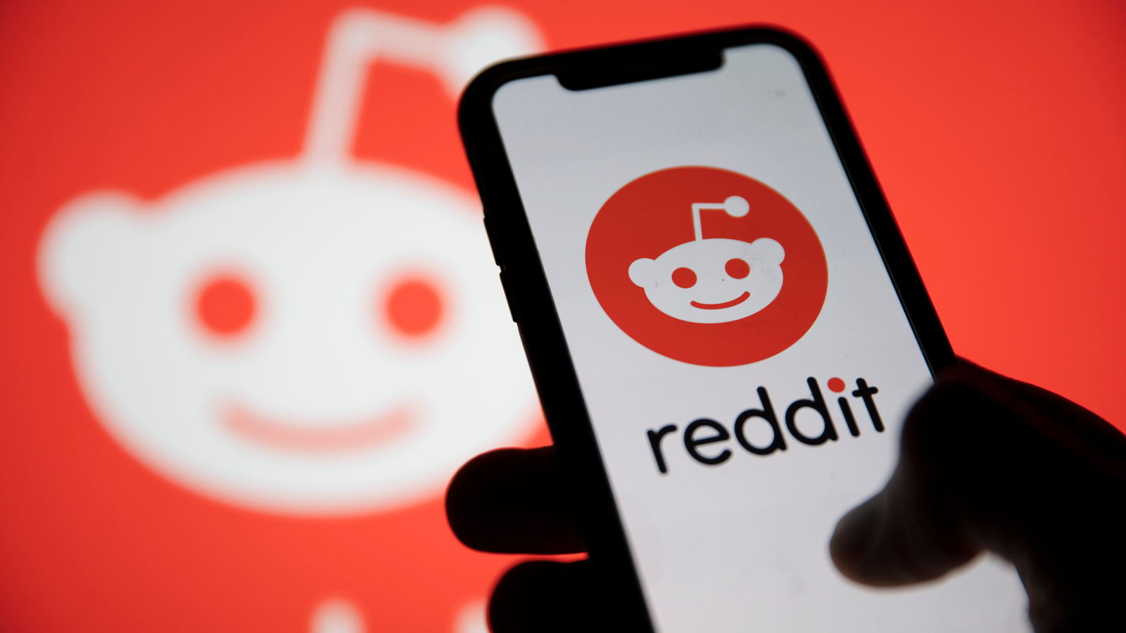 3 Options Plays to Maximize Your Reddit Stock Gains
