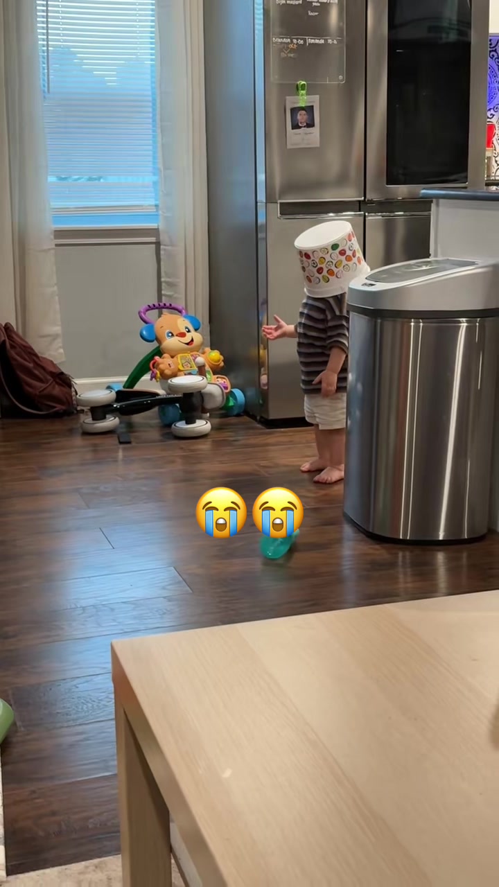 He was looking around for who did it 😂 (via @Amanda Ciminera) #Kids #funny