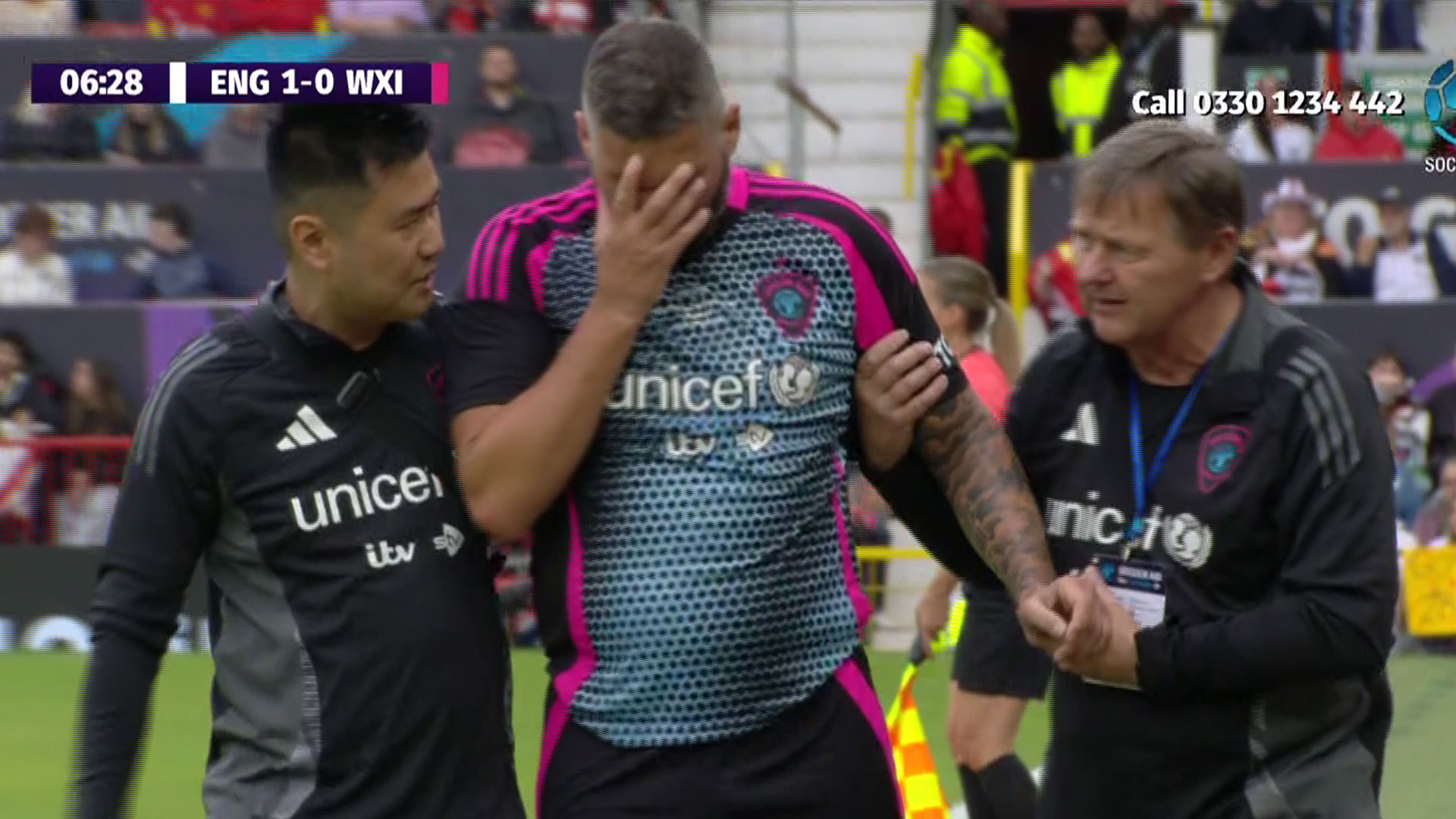 Tony Bellew forced off 5 minutes into Soccer Aid and helped down tunnel