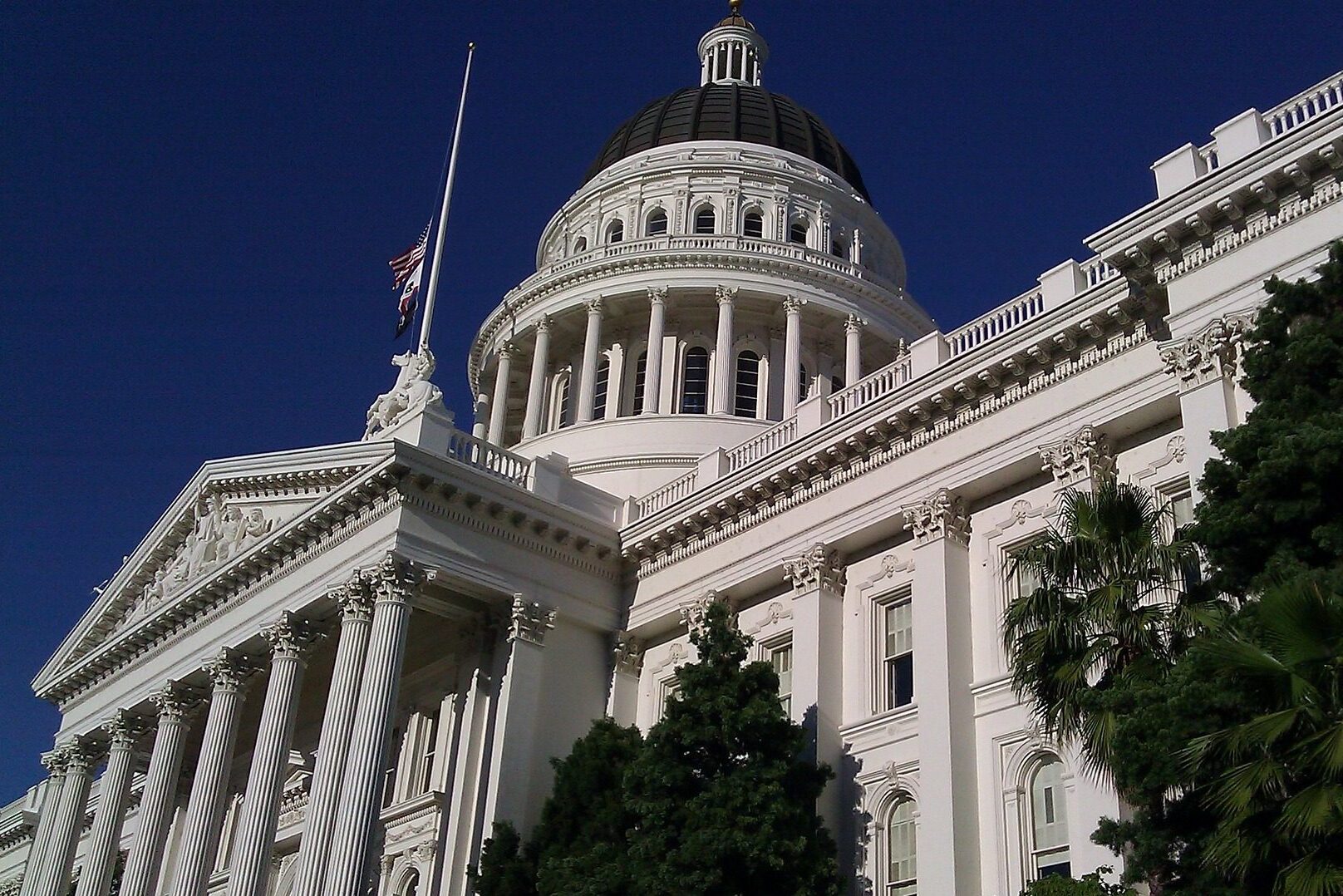 Trump revokes California combustion engine phase-out – lawsuits announced