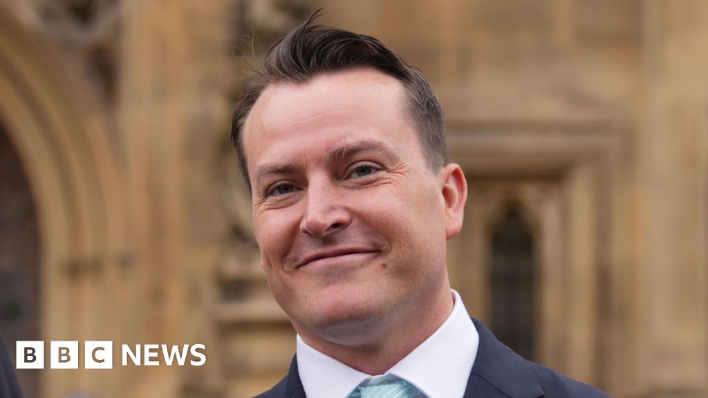 Reform MP James McMurdock loses whip over business allegations, party says