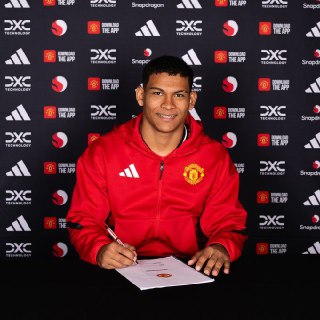 🖼 📝 𝗗𝗘𝗔𝗟 𝗗𝗢𝗡𝗘: Manchester United have announced the signing of Diego Leon from Cerro Porteño in Paraguay. 🇵🇾