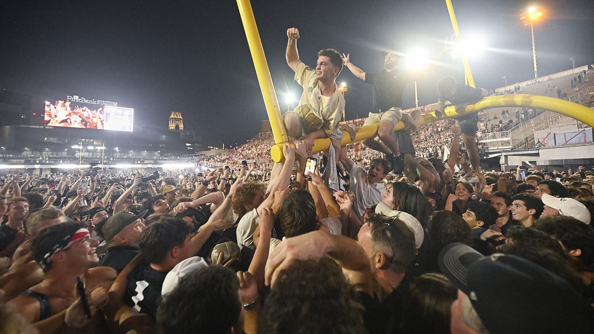 Fans divided as Netflix releases college football doc trailer