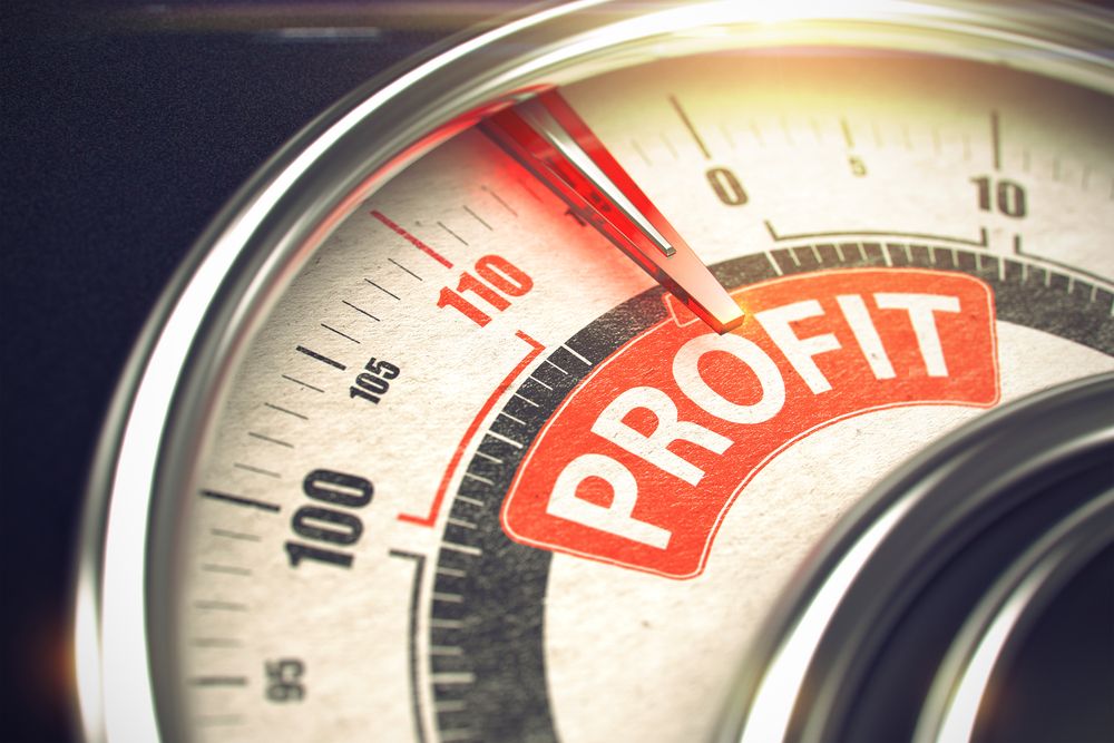 Solana’s SOL, XRP Dive 5% Amid Profit-Taking; Bitcoin Traders Eye Gold Divergence