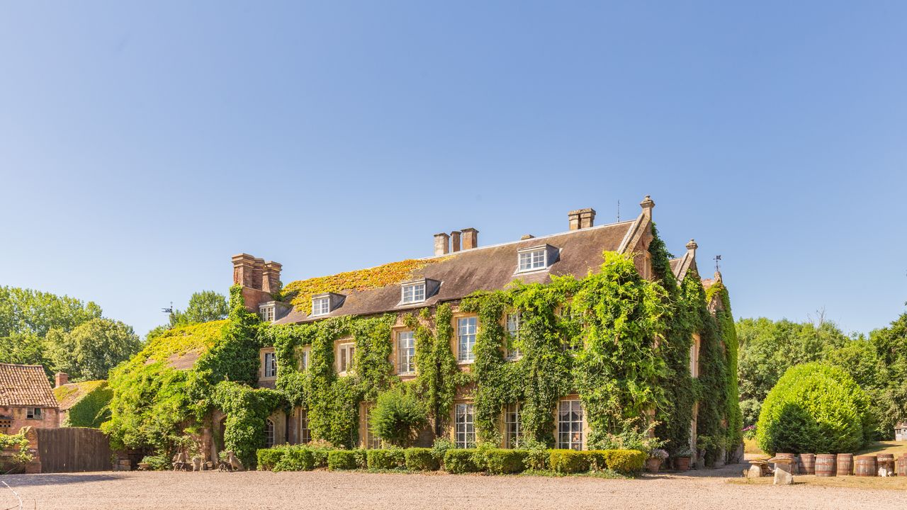 Maunsel House, the family home of Sir Benjamin Slade, where King Alfred the Great and Chaucer once stayed, hits the market