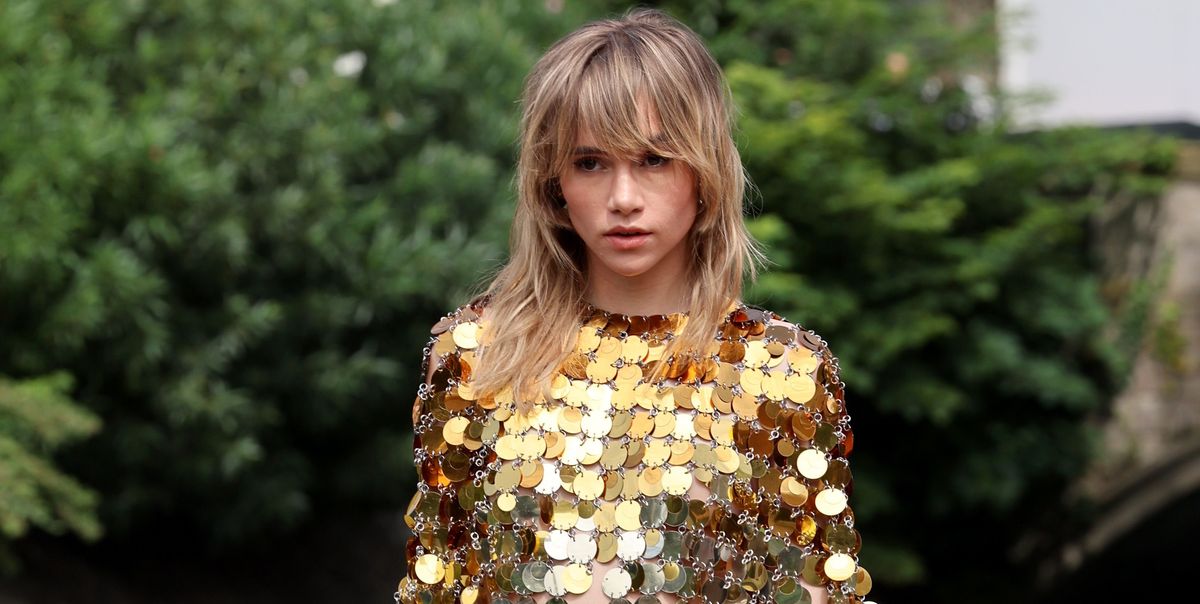 Suki Waterhouse Strikes Gold With Rabanne