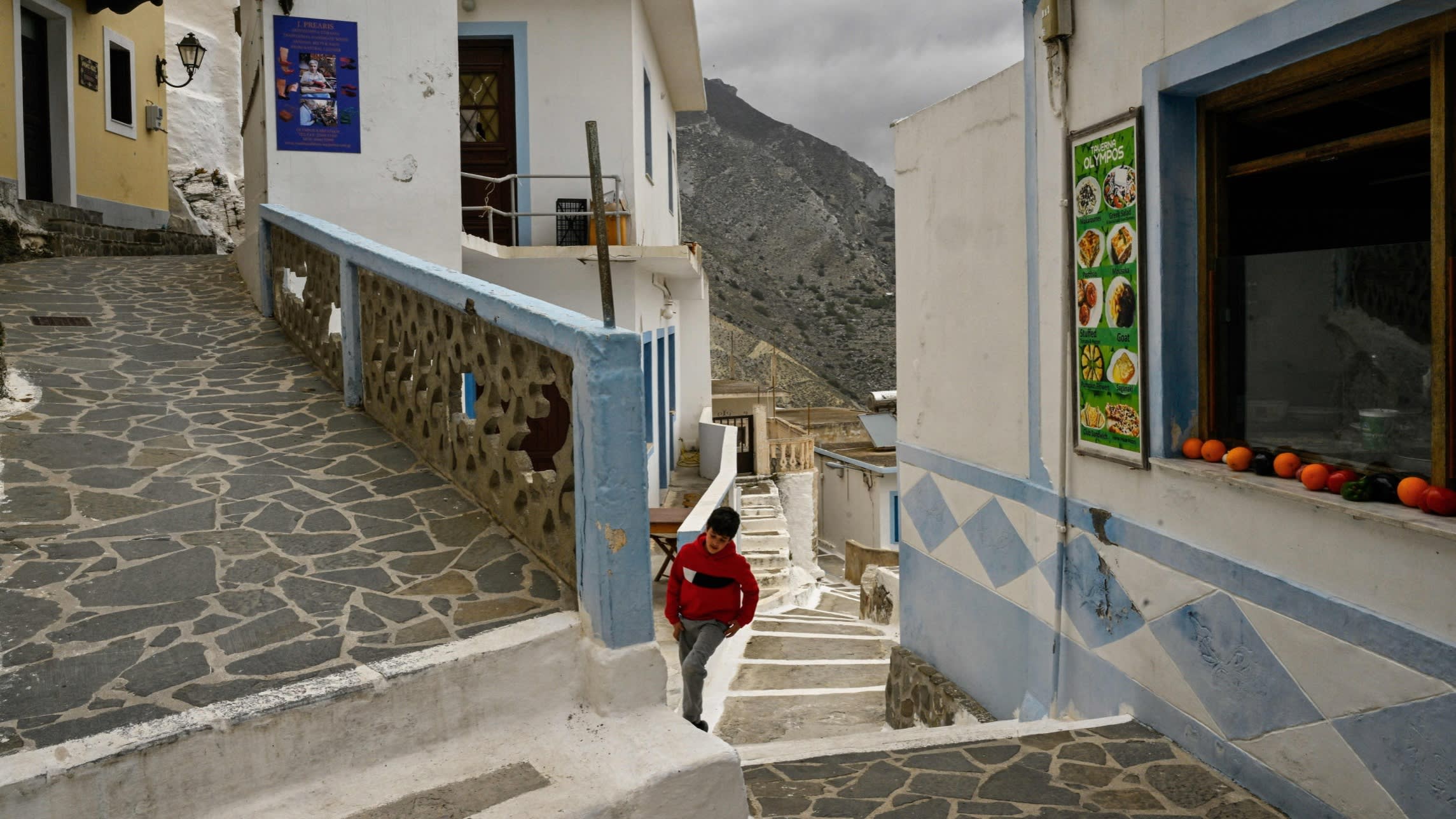 Greece suspends 5% of schools as birth rate drops