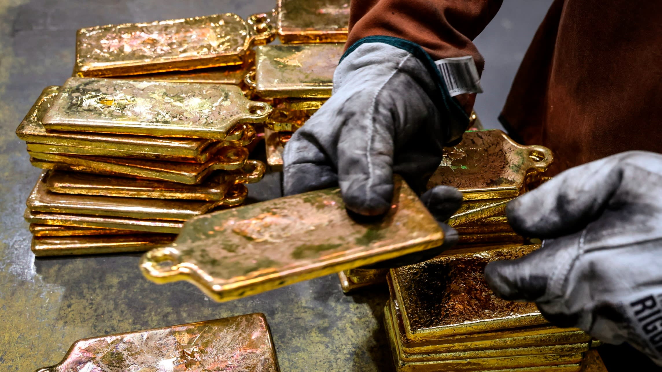 Gold price vaults past $3,500 to new record