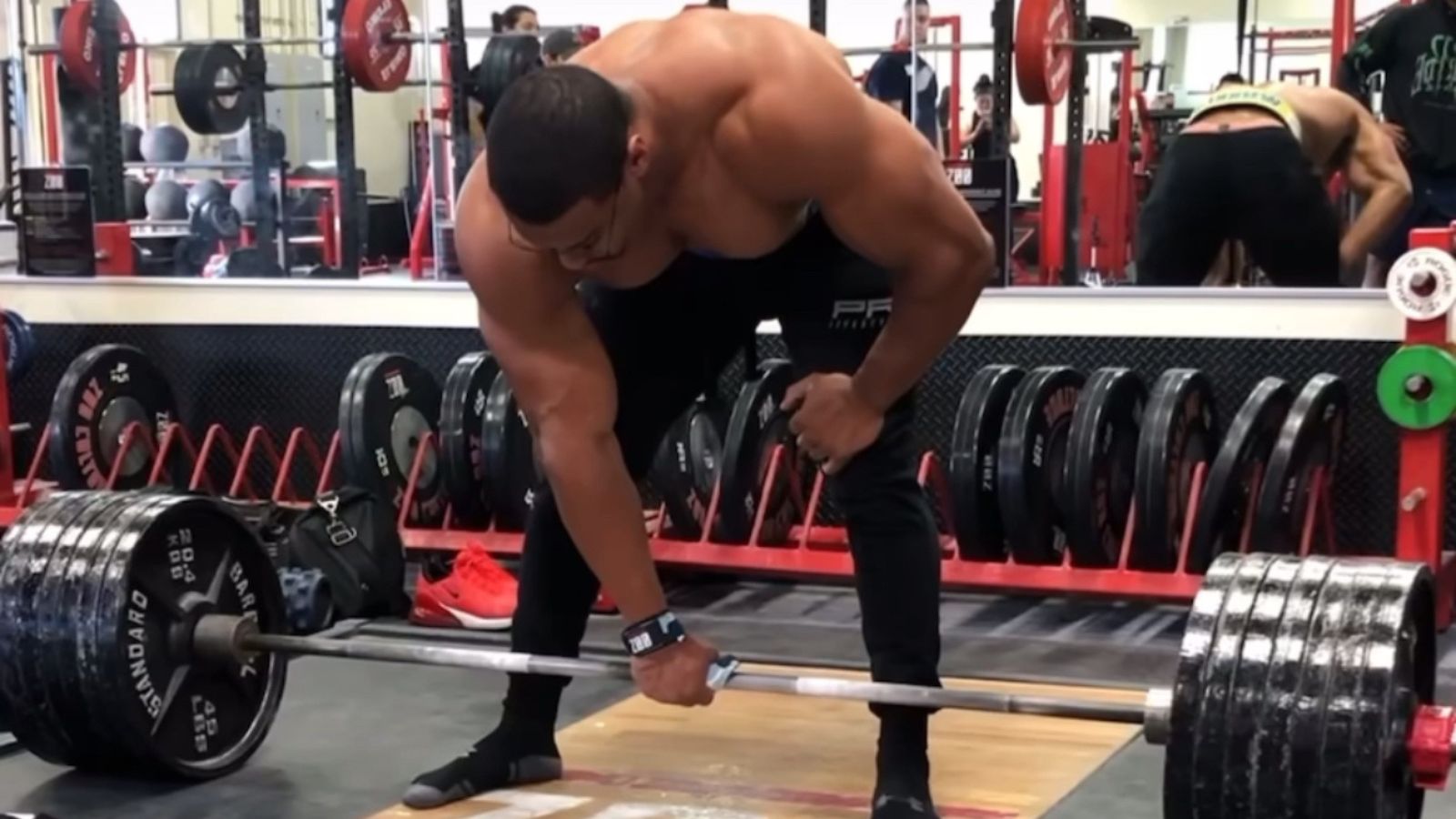 Larry Wheels Just Deadlifted 675 Pounds With ONE ARM 😱 — Also,Why This Old-School Lift Might Help Fix Your Back Pain