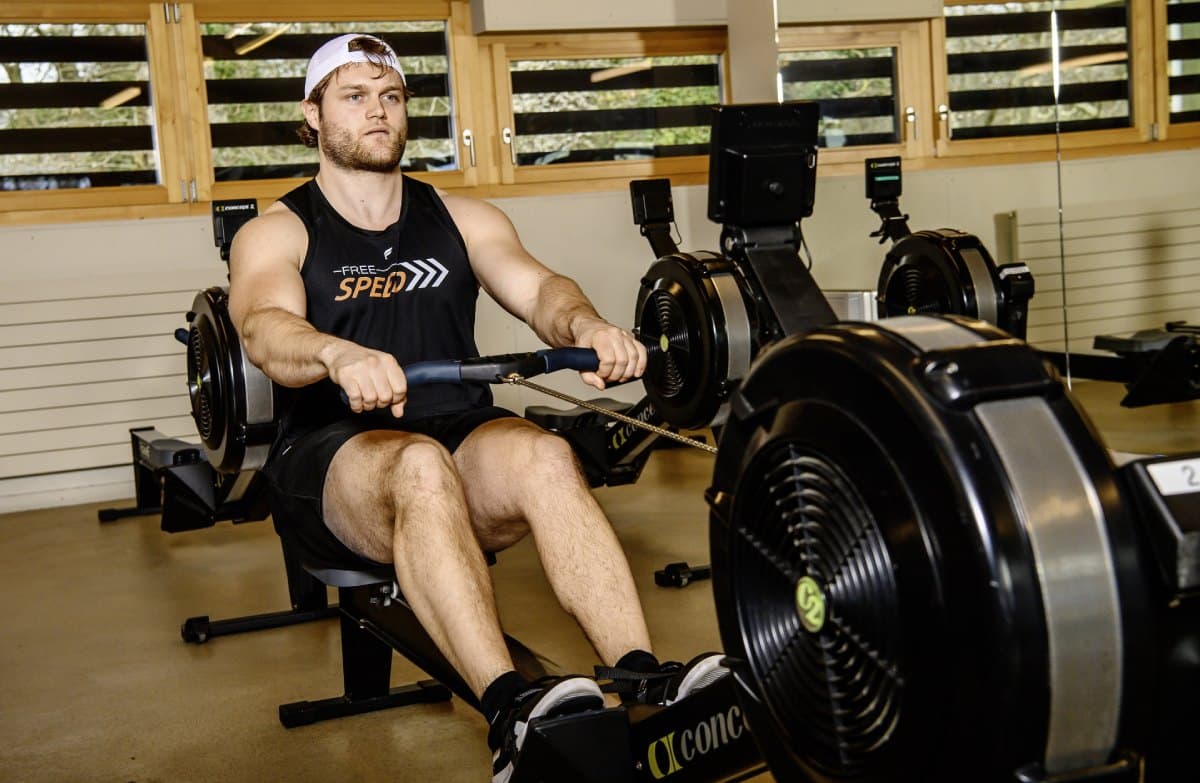 Swiss Powerhouse Loïc Schalbetter Shatters Rowing Machine Record With Insane 12.1-Second 100m Sprint – Hits 1818 Watts in a Single Burst
