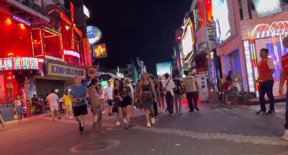 British tourist attacked by transgender group in Pattaya after refusing services
