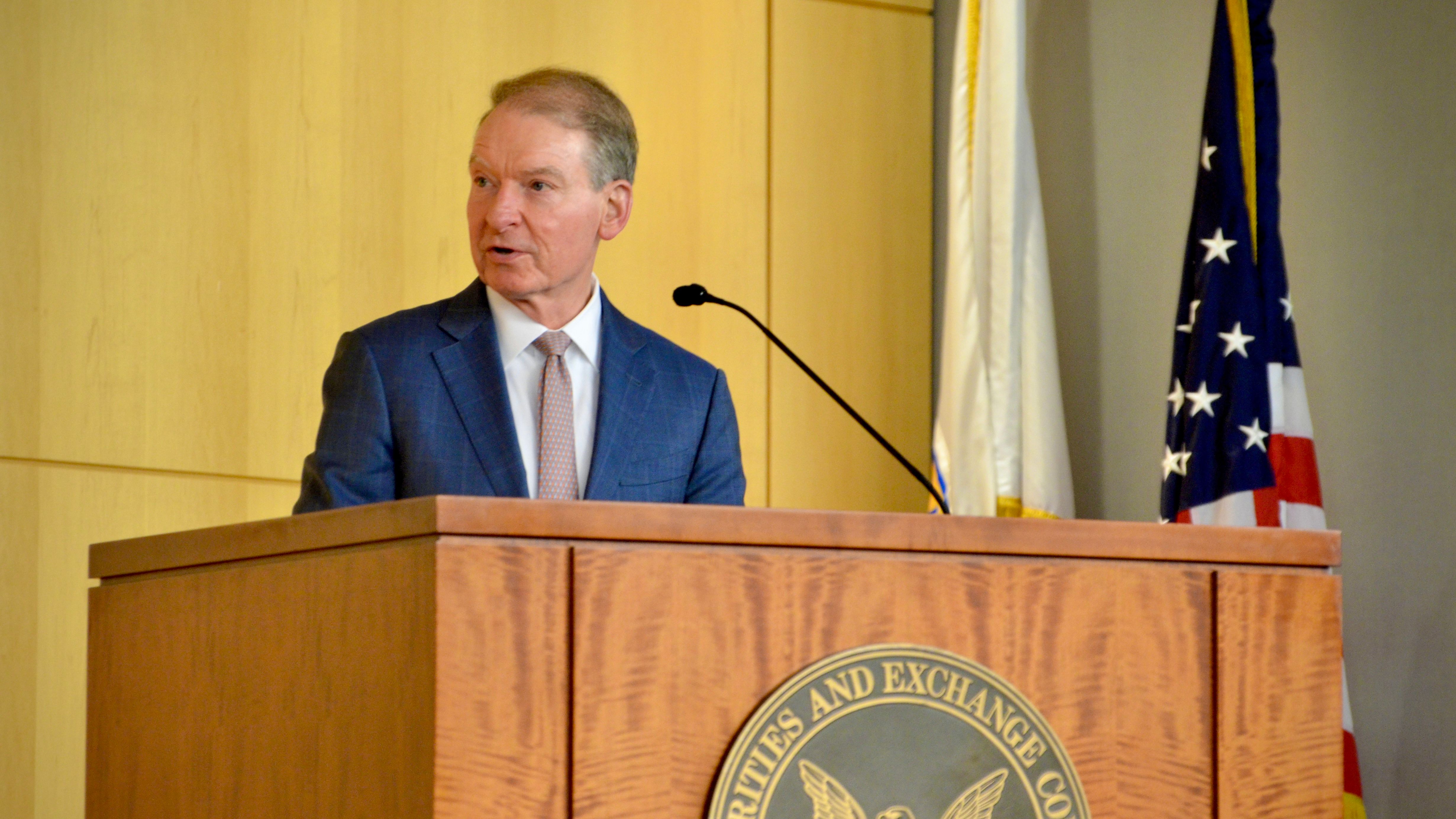 SEC Makes Spot Crypto ETF Listing Process Easier, Approves Grayscale's Large-Cap Crypto Fund