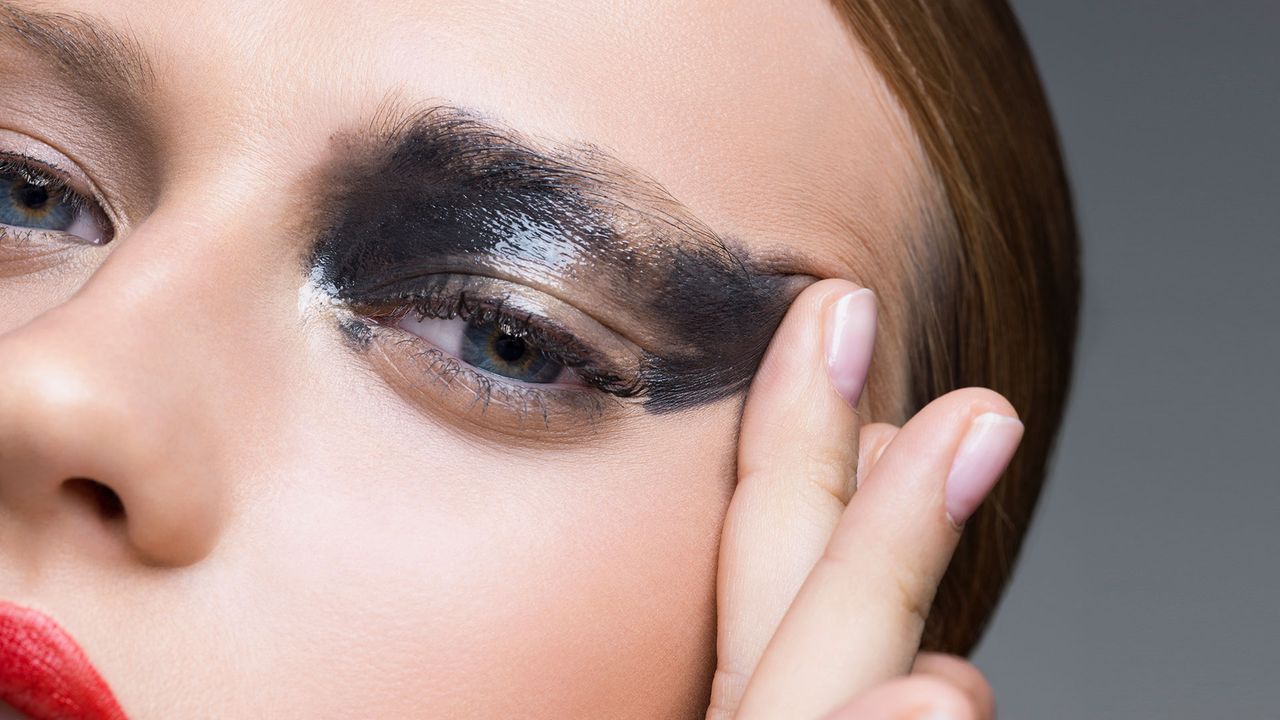 How to Remove Waterproof Mascara Without Damaging Lashes