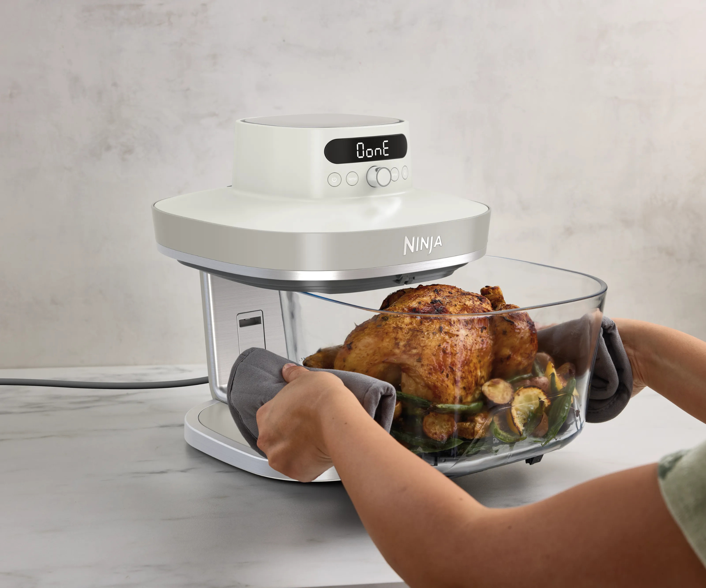I’ll Never Touch a Bulky Black Plastic Air Fryer Again After Seeing the New Glass Ninja Crispi PRO – It’s BPA-Free and Feeds Up to 10 People