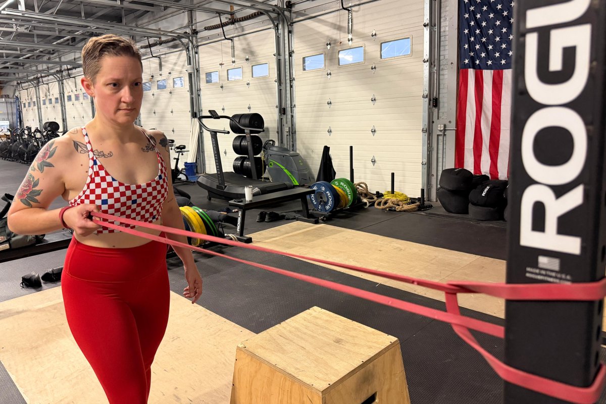4 ways to fix ‘tech neck,’ according to a physical therapist