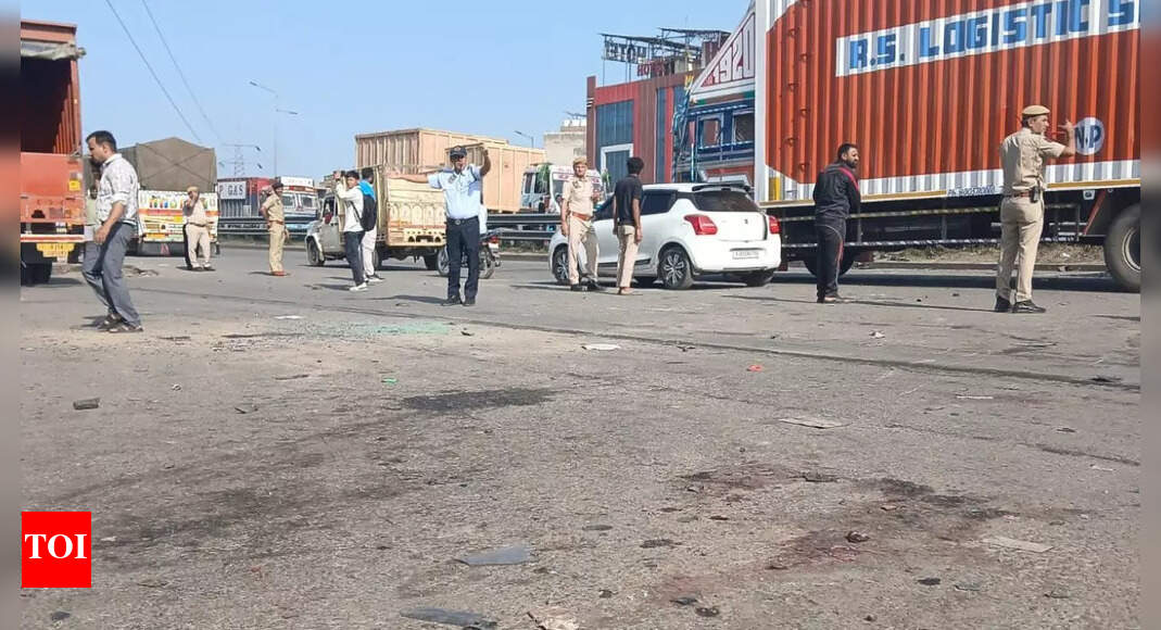 Massive road accident in Jaipur: At least 12 dead as speeding trailer truck ploughs into vehicles in Harmada | Jaipur News - The Times of India