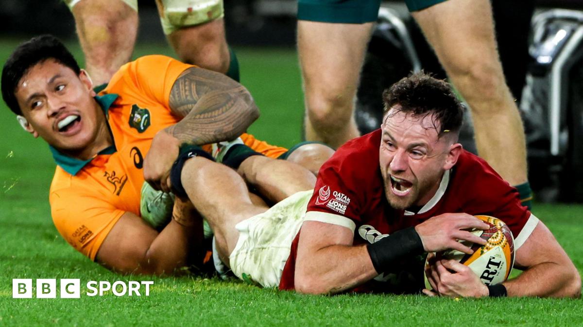 Hugo Keenan: Ireland full-back targeting January return after hip surgery