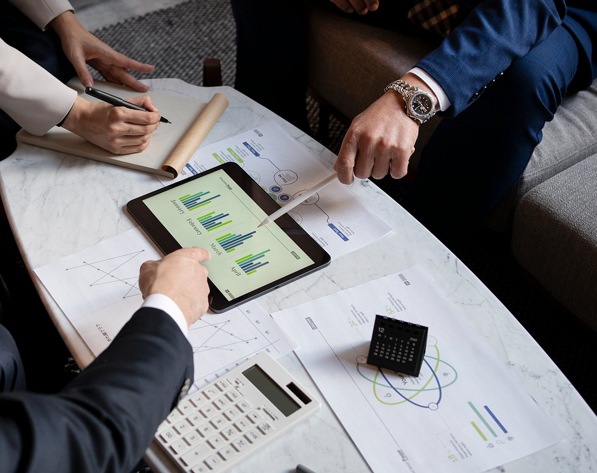 Stock Market LIVE: GIFT Nifty Implies Slight Negative Open; Hind Copper, IRFC, Vodafone Idea Shares In Focus