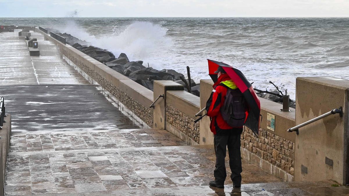 Wet and windy weather set to continue with rain to batter UK this weekend