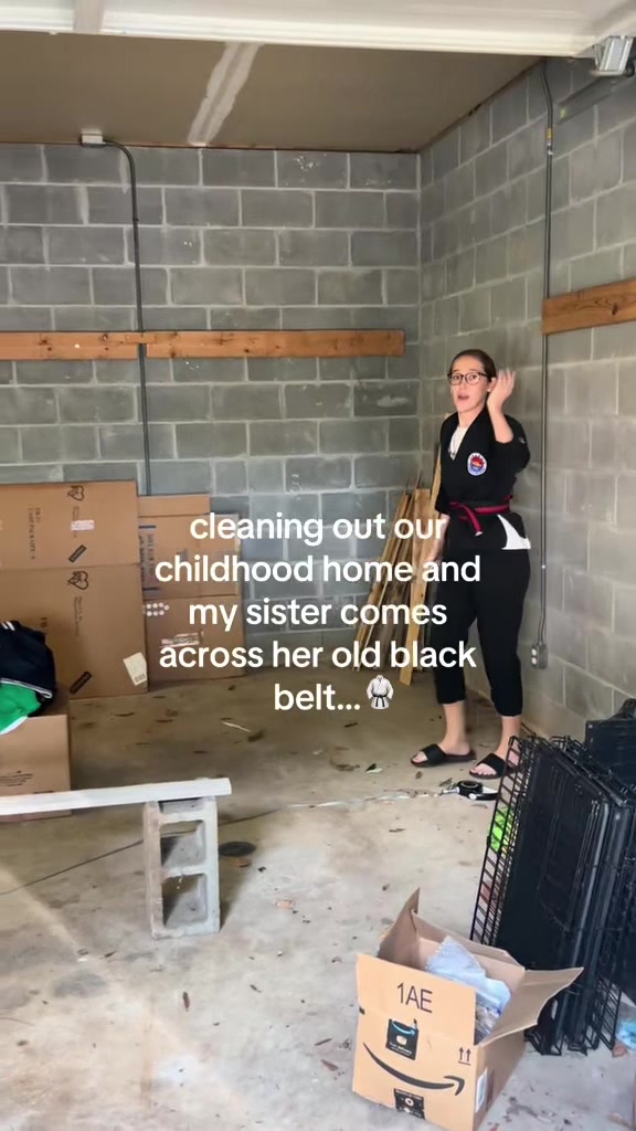 Get her on Cobra Kai 🥋 @Spinnin Backfist (🎥:@ALEX TEAGUE)