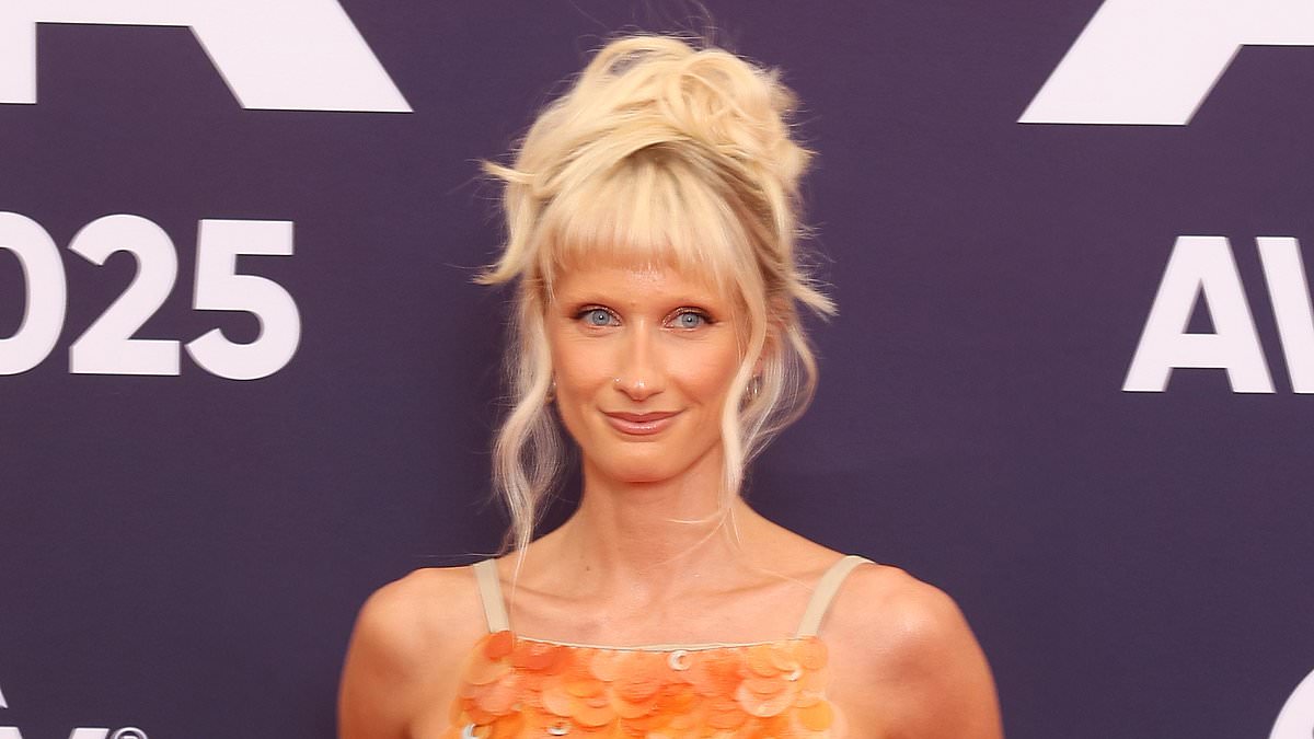 Collingwood WAG posts scathing message to Carlton's royal family