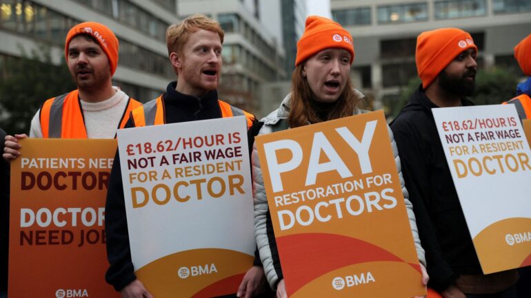 Christmas strike by resident doctors to go ahead as flu cases in hospitals surge
