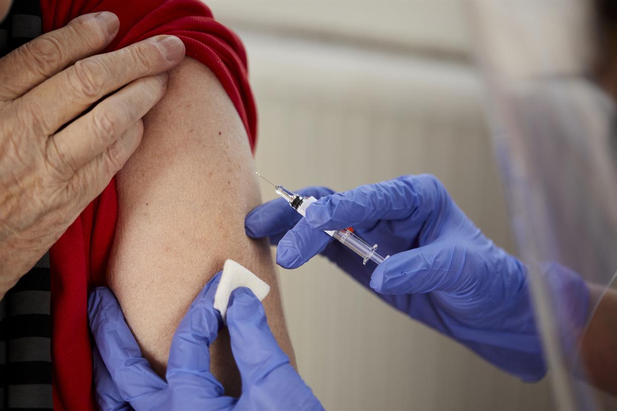 GPs to deliver COVID jabs at practice level under combined flu jab specification