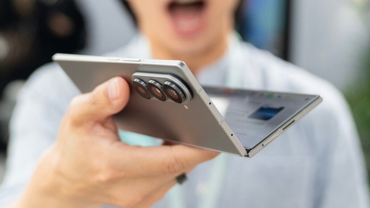 The Foldable iPhone Might Be ‘Small’