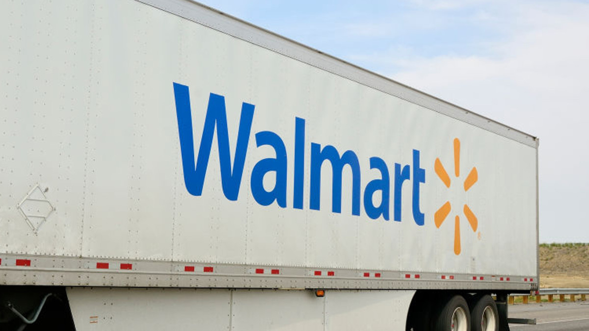 Walmart's bestselling $150 pendant necklace is just $20, and it's perfect for gifting