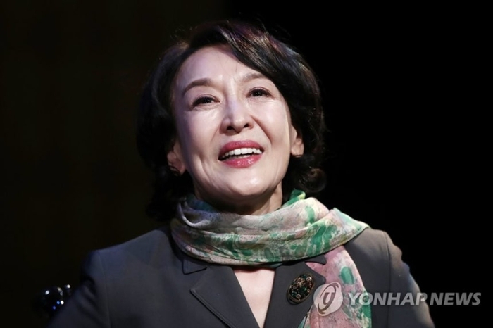 "If You Really Know Me, I'm a Gentle Woman"... 'Star of the Theater World' Yoon Suk-hwa Passes Away
