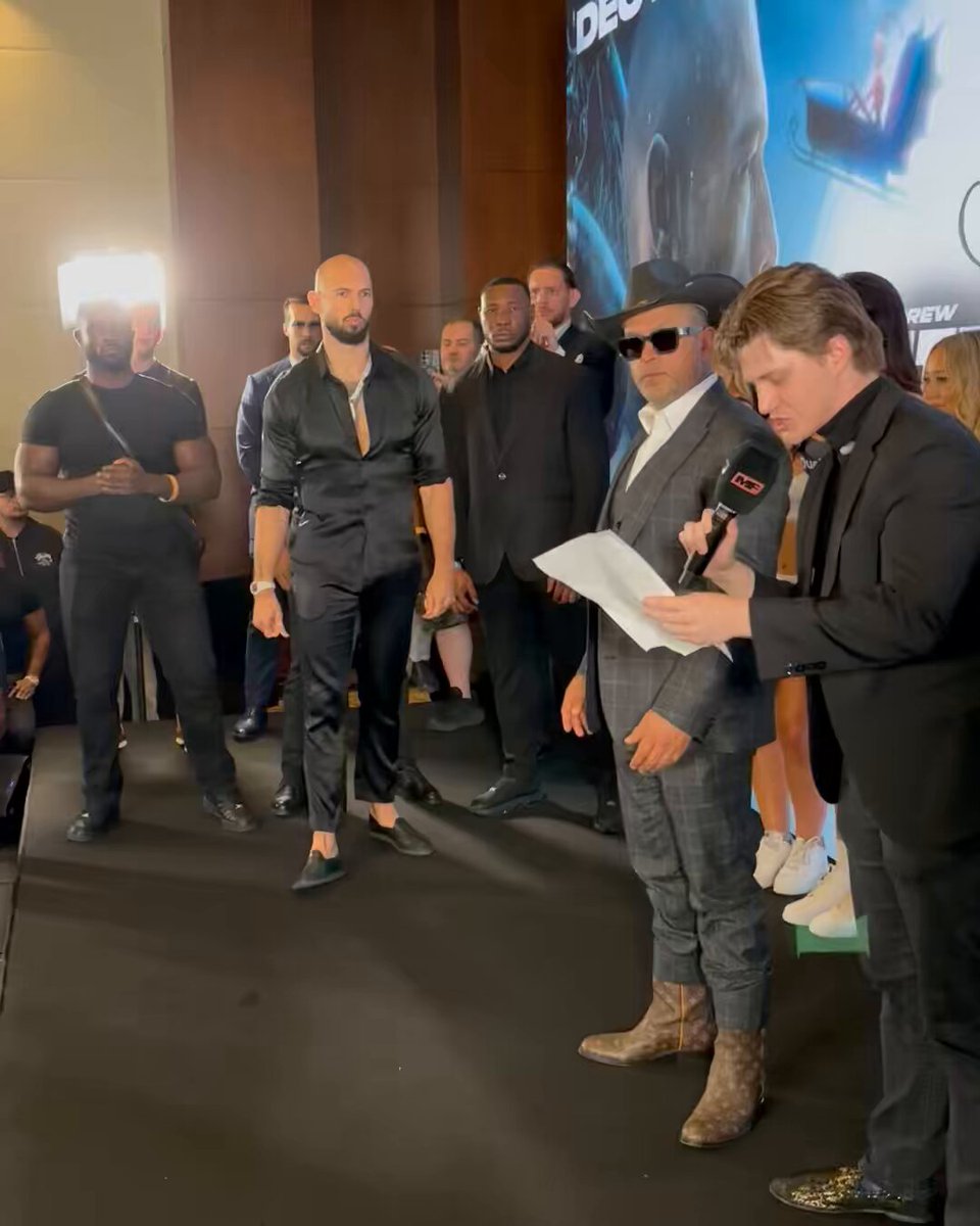 RT by @Cobratate: Up close 👀@Cobratate and @ChaseDeMoor face off at the presser 🏆