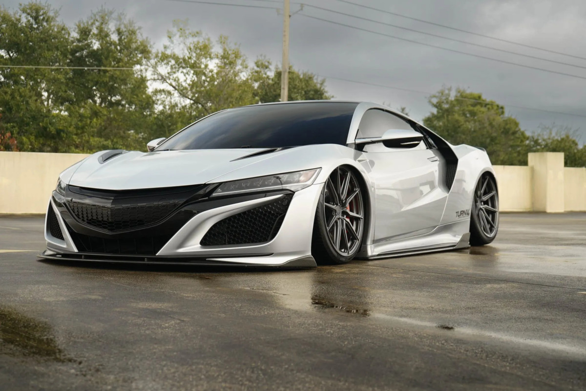 You Can’t Buy a New Acura NSX Anymore—But This 956-Mile One Is for Sale