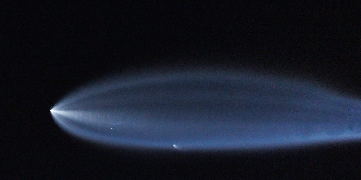 Starlink Satellites Are Sending Weird Signals That Could Seriously Mess Up Spaceflight