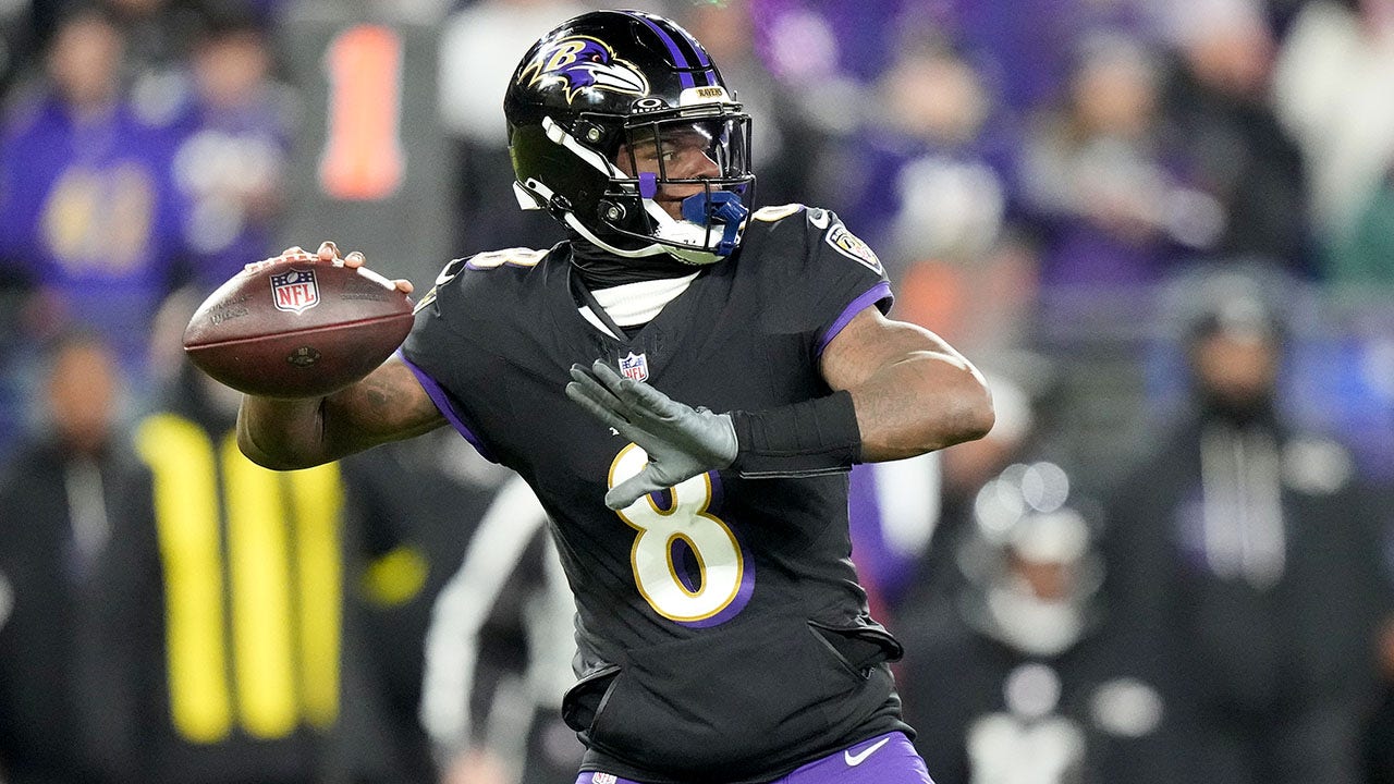 Lamar Jackson confirms he'll start for Ravens in must-win AFC North finale against Steelers
