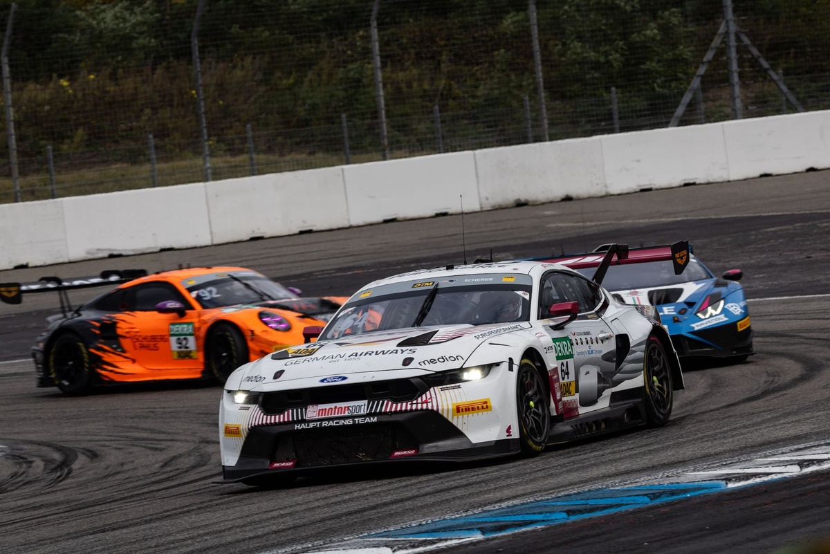 Who will be driving HRT’s two Ford Mustang GT3s in DTM 2026?