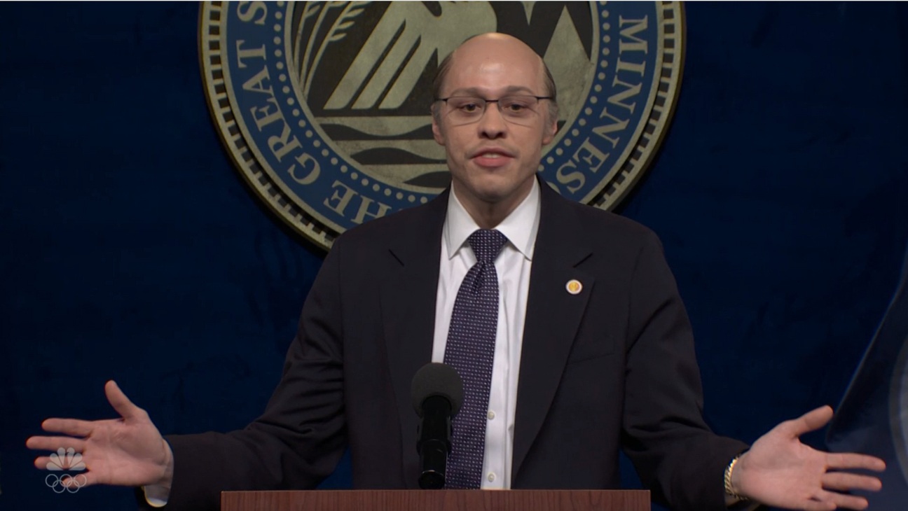 Pete Davidson Joins ‘Saturday Night Live’ Cold Open to “Tighten Up” ICE Agents in Minneapolis