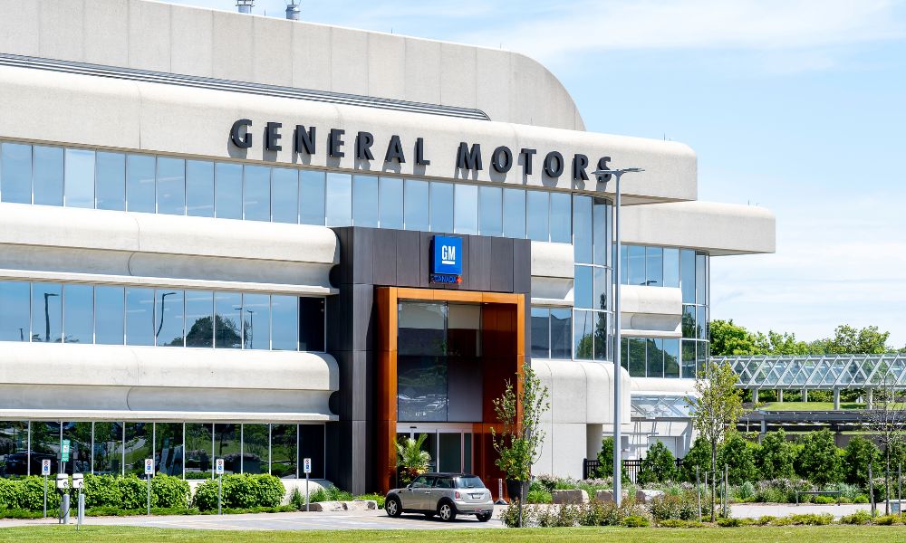 GM cuts more than a thousand jobs while rewarding shareholders