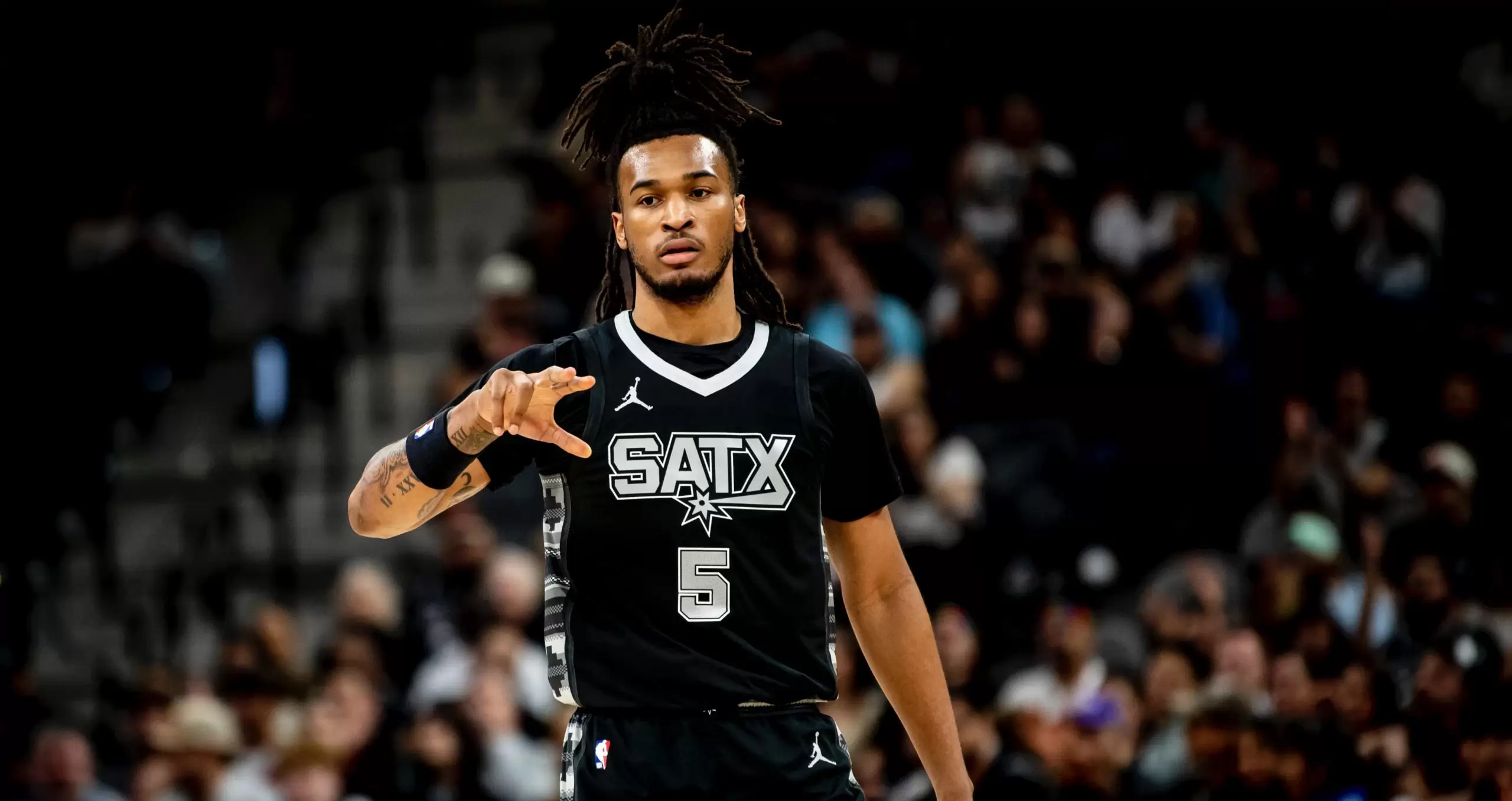 Castle’s 40-point triple-double lifts Spurs past Mavericks 138-125