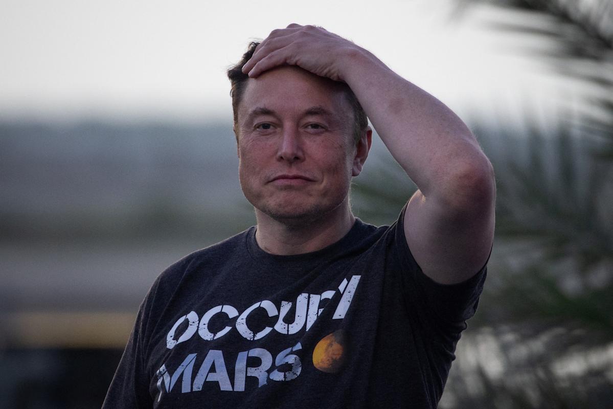 Elon Musk pivots SpaceX to moon from Mars as IPO approaches