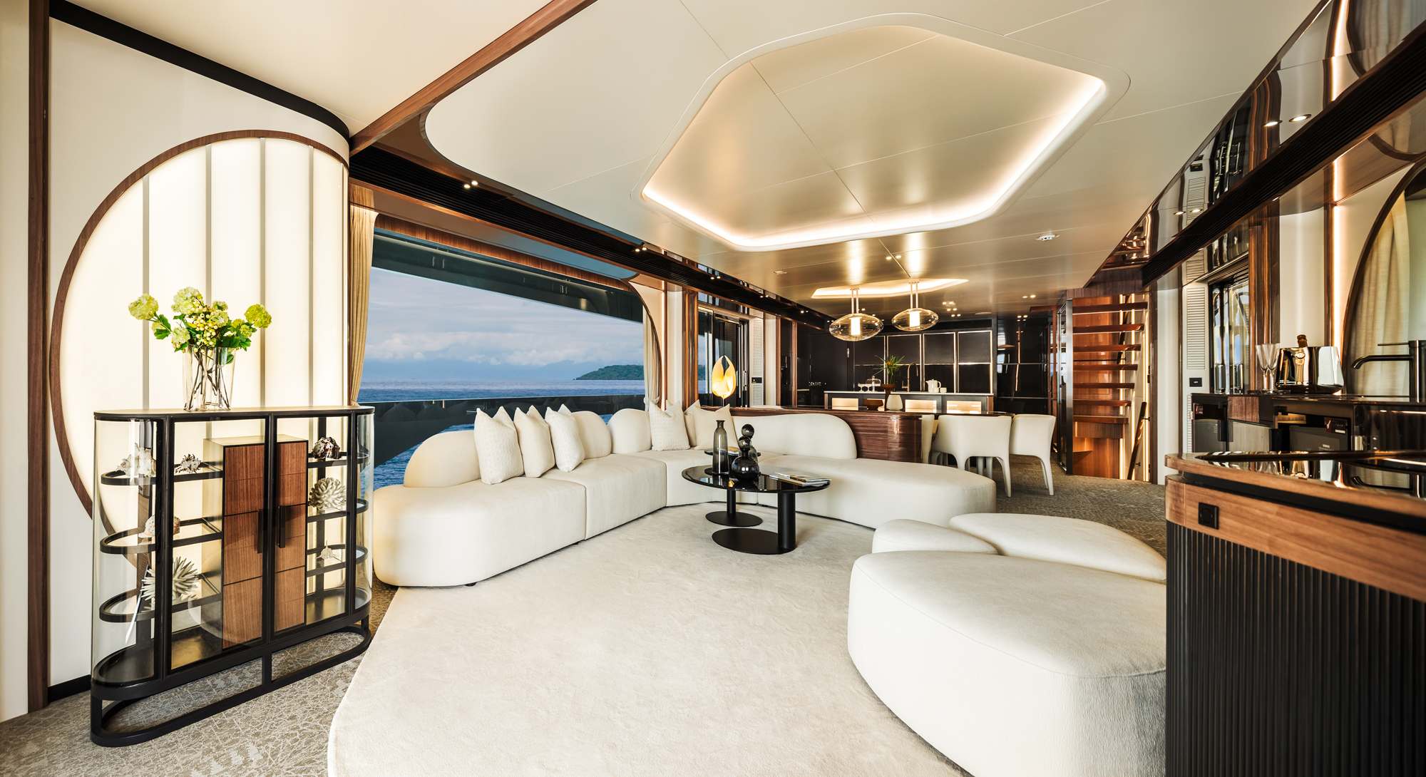 First Horizon FD100 Skyline Yacht Pioneers Multiple Features