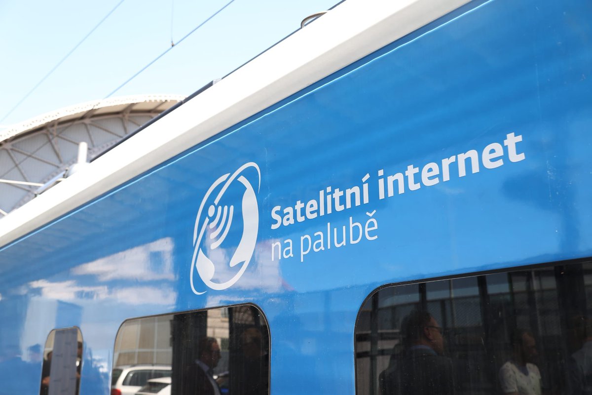 RT by @elonmusk: Starlink is now rolling out on many train services worldwide Many train services are now starting to offer Starlink WiFi to all their passengers Active &amp; Rolling Out: • Brightline (USA) • Italo (Italy) • ScotRail (UK) Trial &amp; Infrastructure Partnerships: