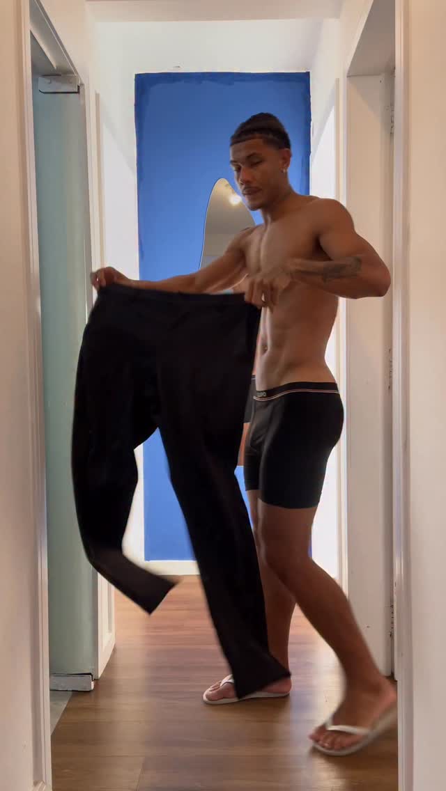 27 segundos de pura elegância 🤌🏽 aprovado esse look all black? #fy #fashion #model #body #explorar