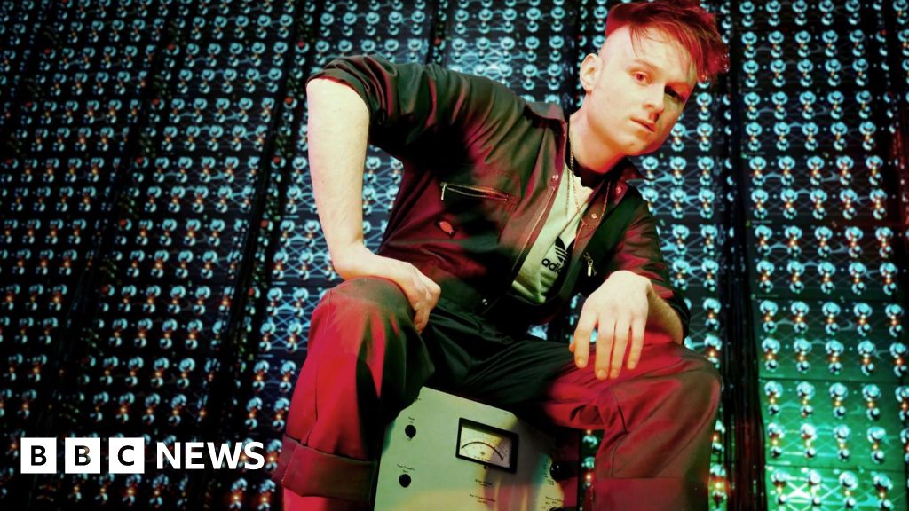 Electronic artist and YouTuber Look Mum No Computer to represent UK at Eurovision