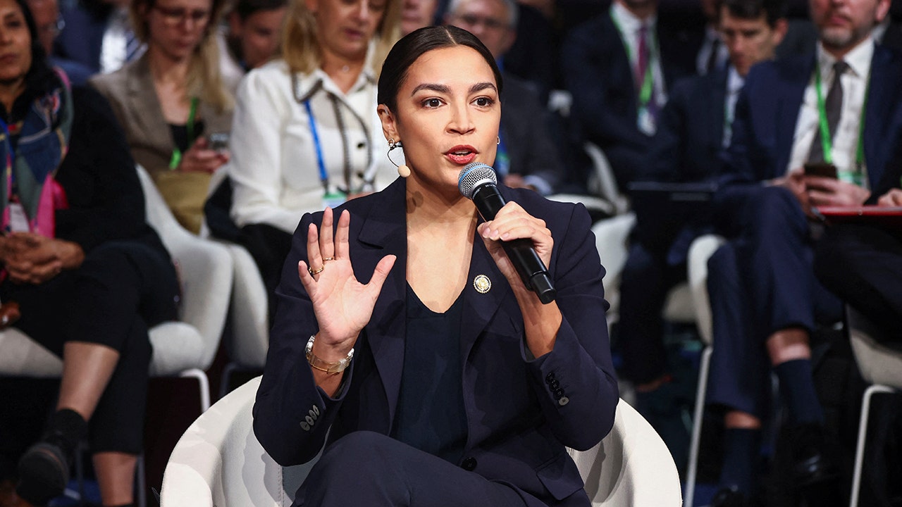 AOC mocked for ‘absolute train wreck’ weekend on global stage: 'Made a fool out of herself'