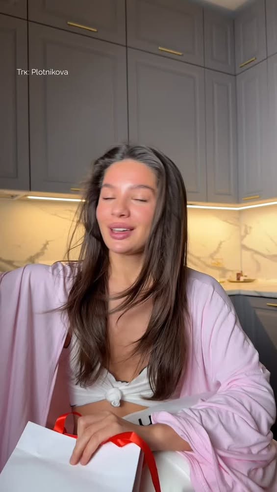 Блогерские приятности ♥️ Приглашение на sky пати  Кольцо сосиска от @zoloto585.ru  Бельё @try.more.store ... Костюм @mau...