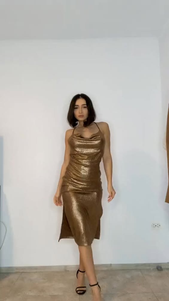 💋 Lo elegante jamás pasa de moda. #EstiloEterno #ChicLatina #LookDeReina #ClaseSiempre #LatinaStyle #EleganciaReal #Rei...