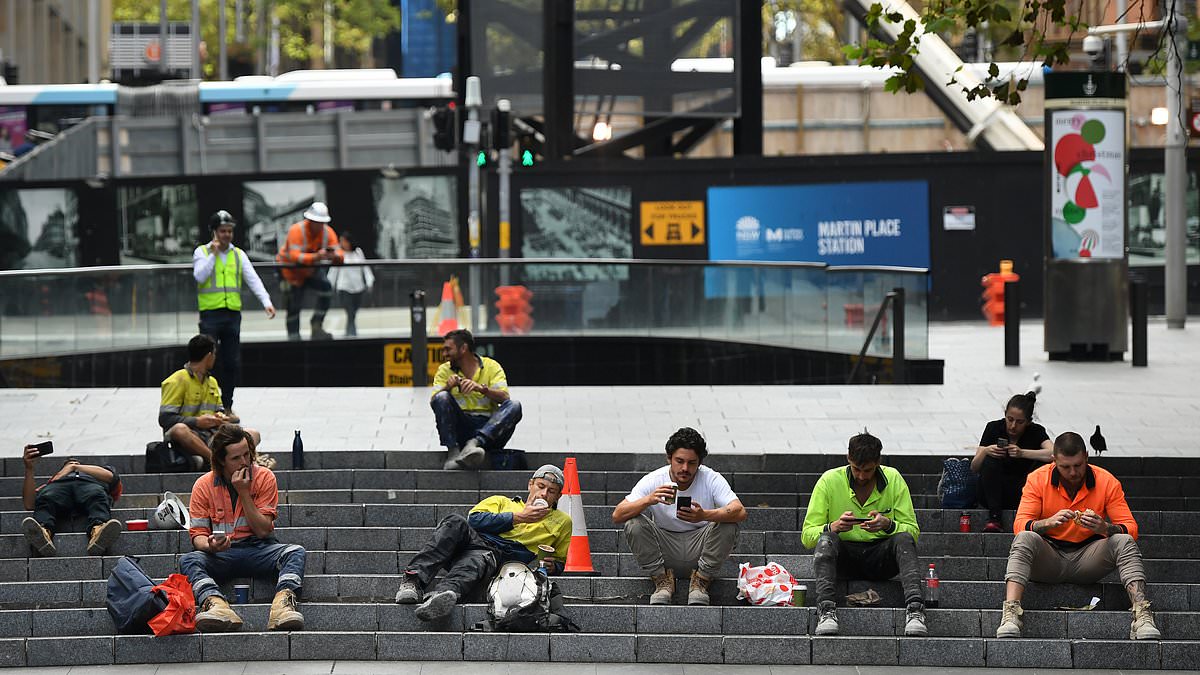Huge push to give millions of Aussies an extra week of annual leave